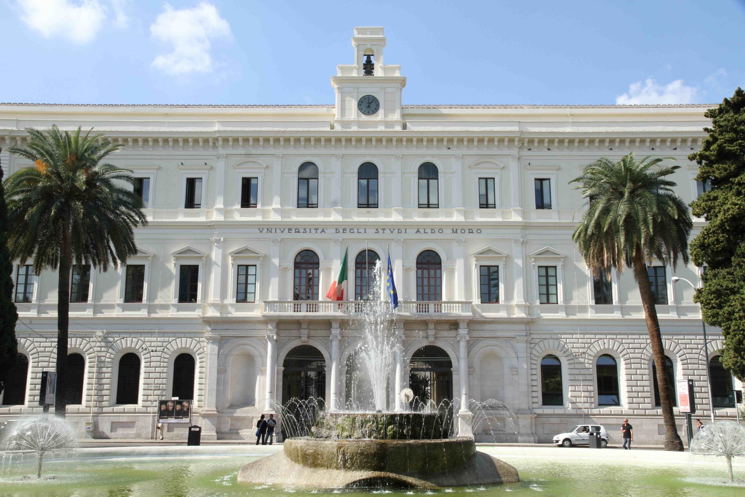 università